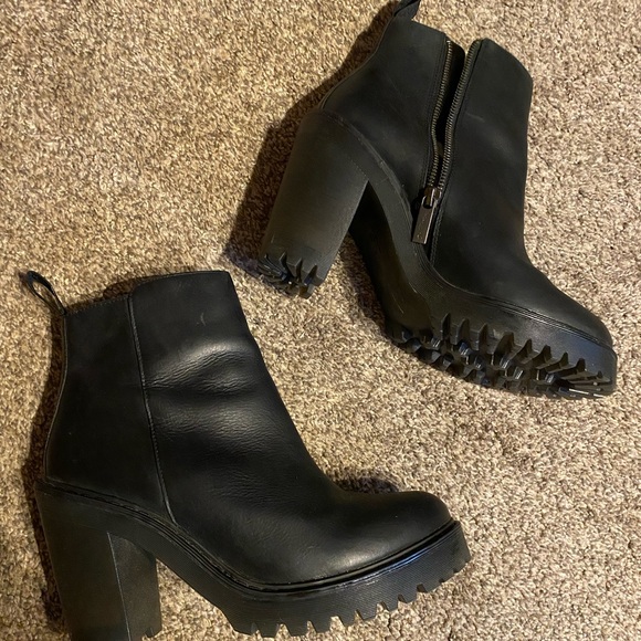 Dr. Martens Shoes - Dr. Martens Magdalena